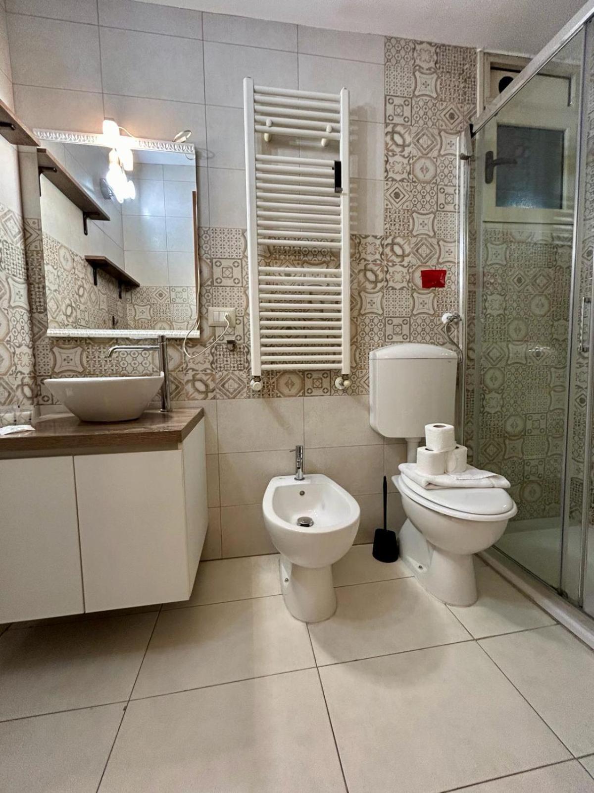 Ferienwohnung Kibilu - Via Tolmezzo - Ospedale San Raffaele - Stazione Di Lambrate Mailand Exterior foto